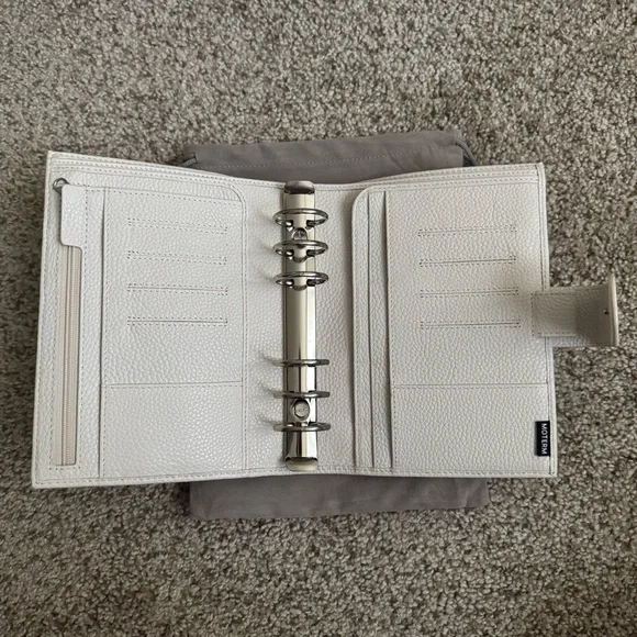 Moterm Cream Luxe 2.0 Personal Rings Planner - Picture 2 of 3